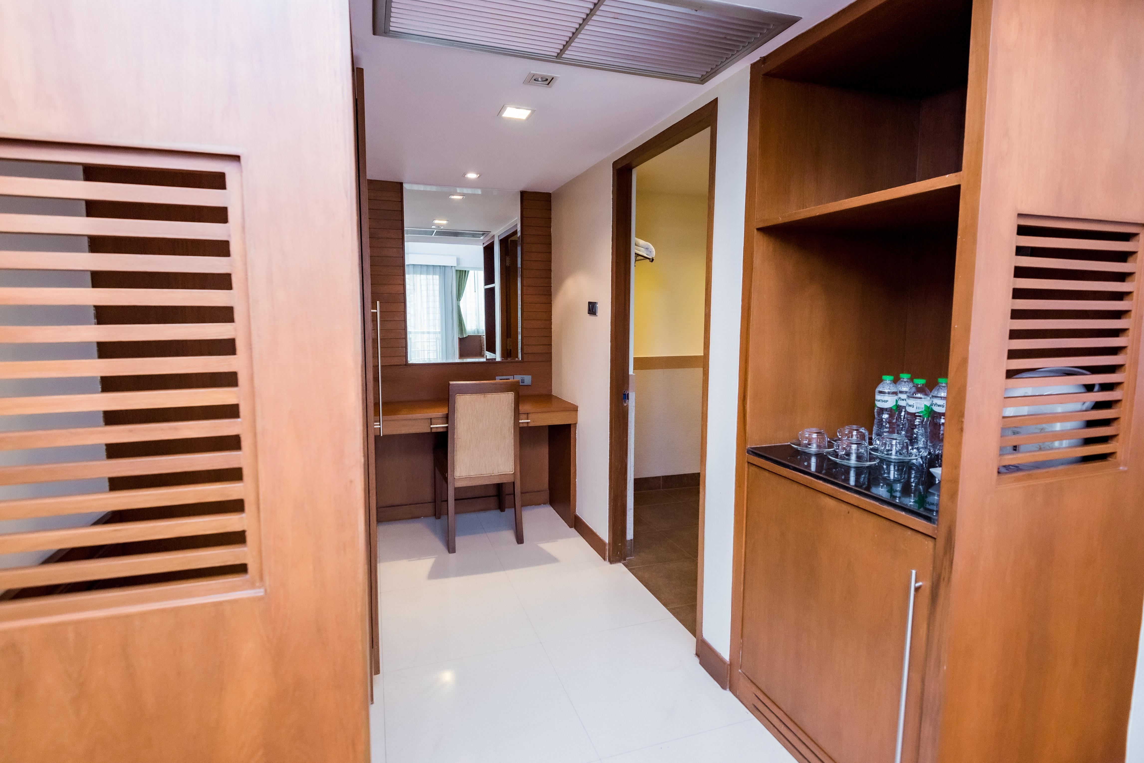 Bally Suite Sukhumvit Bangkok Exterior photo