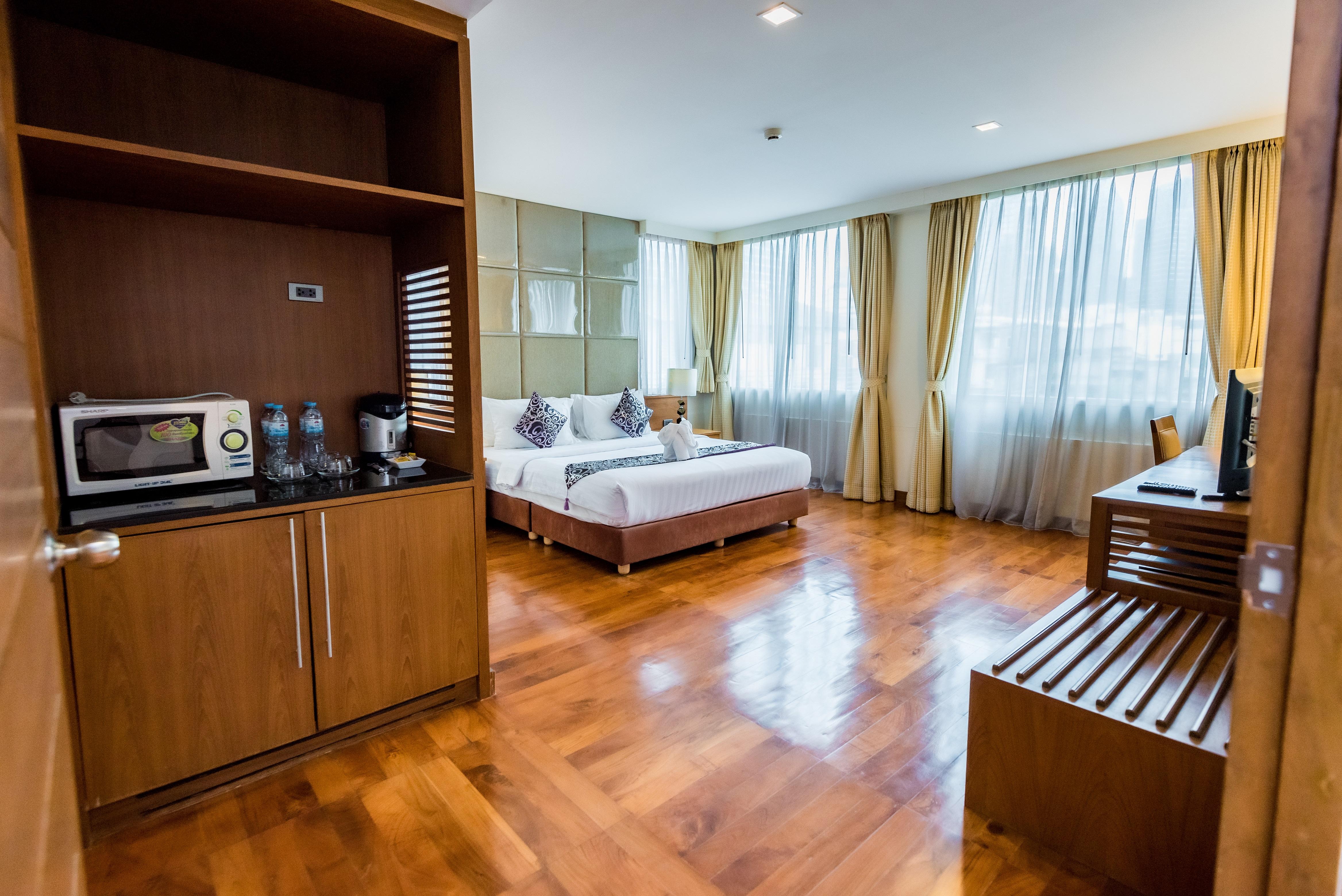 Bally Suite Sukhumvit Bangkok Exterior photo