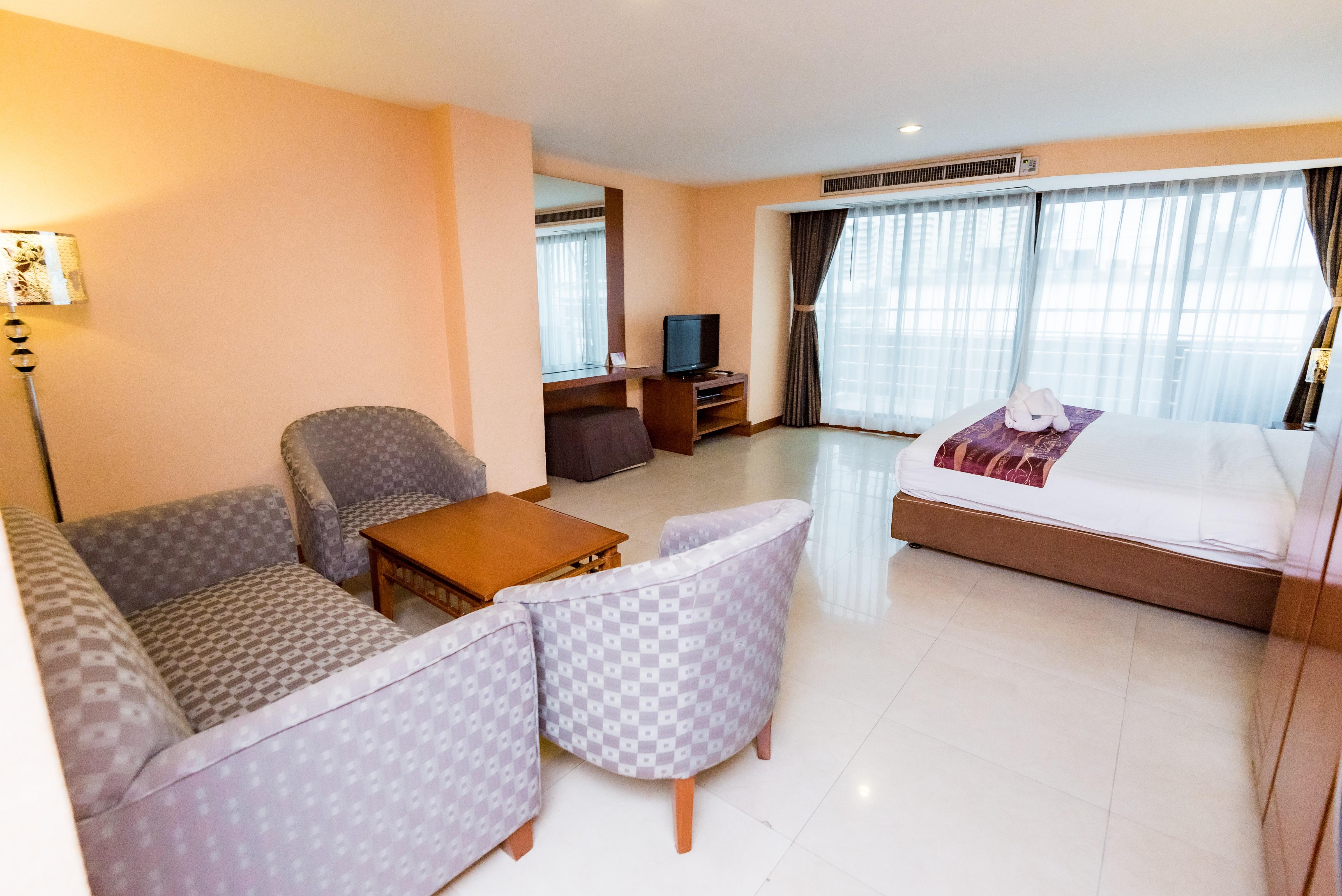 Bally Suite Sukhumvit Bangkok Exterior photo