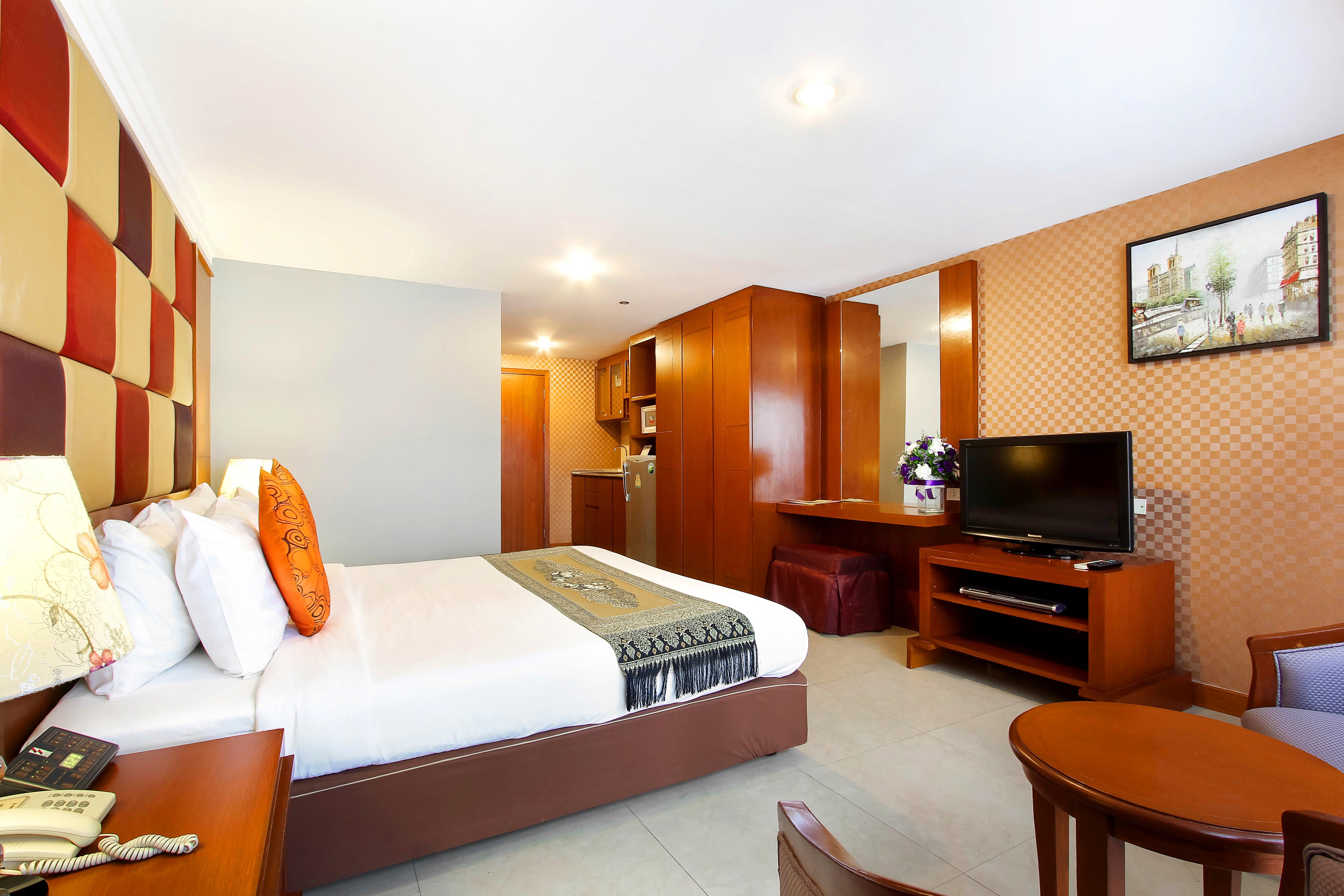Bally Suite Sukhumvit Bangkok Exterior photo