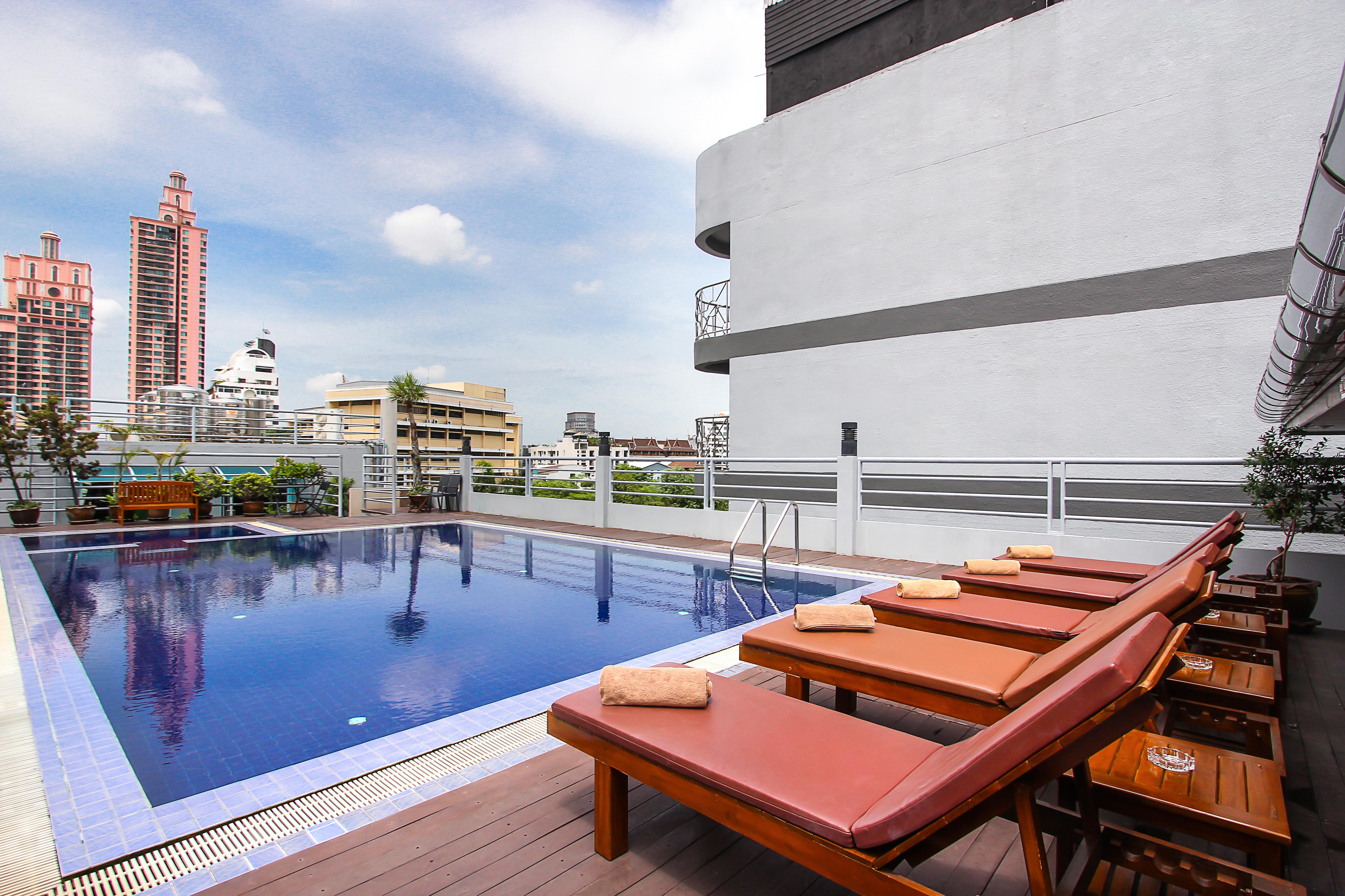Bally Suite Sukhumvit Bangkok Exterior photo